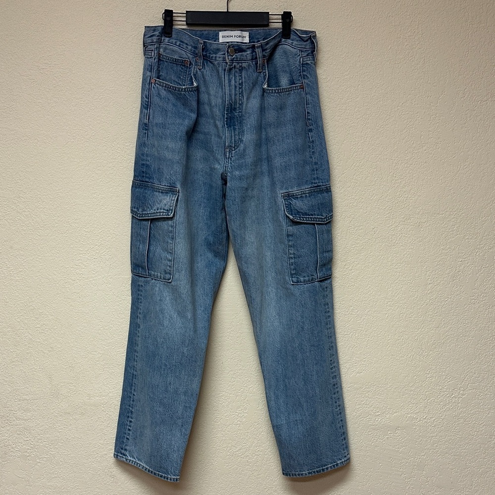 Aritzia Denim Forum womans Sarah wide leg  Blue Denim Cargo Jeans size 32